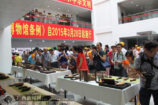 馆内展出的文物玲琅满目。广西新闻网记者